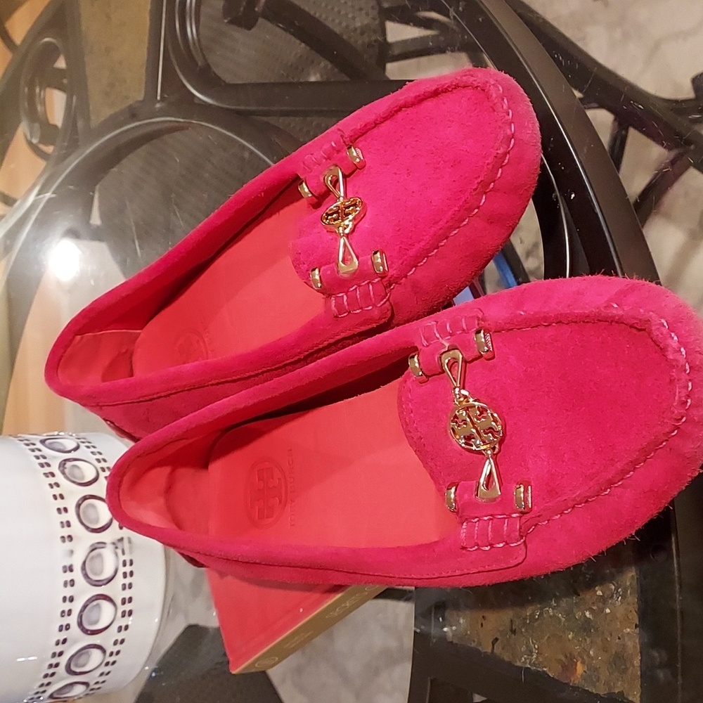 Tory Burch raspberry drivers, size 9.5b, in excellent condition.